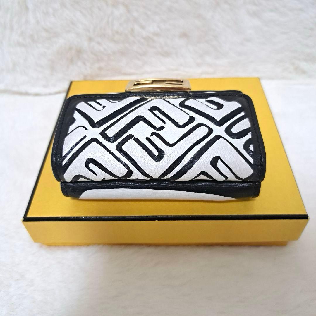 ✨極美品　希少カラー✨フェンディ　三つ折り　バゲット　エンボス　バイカラー