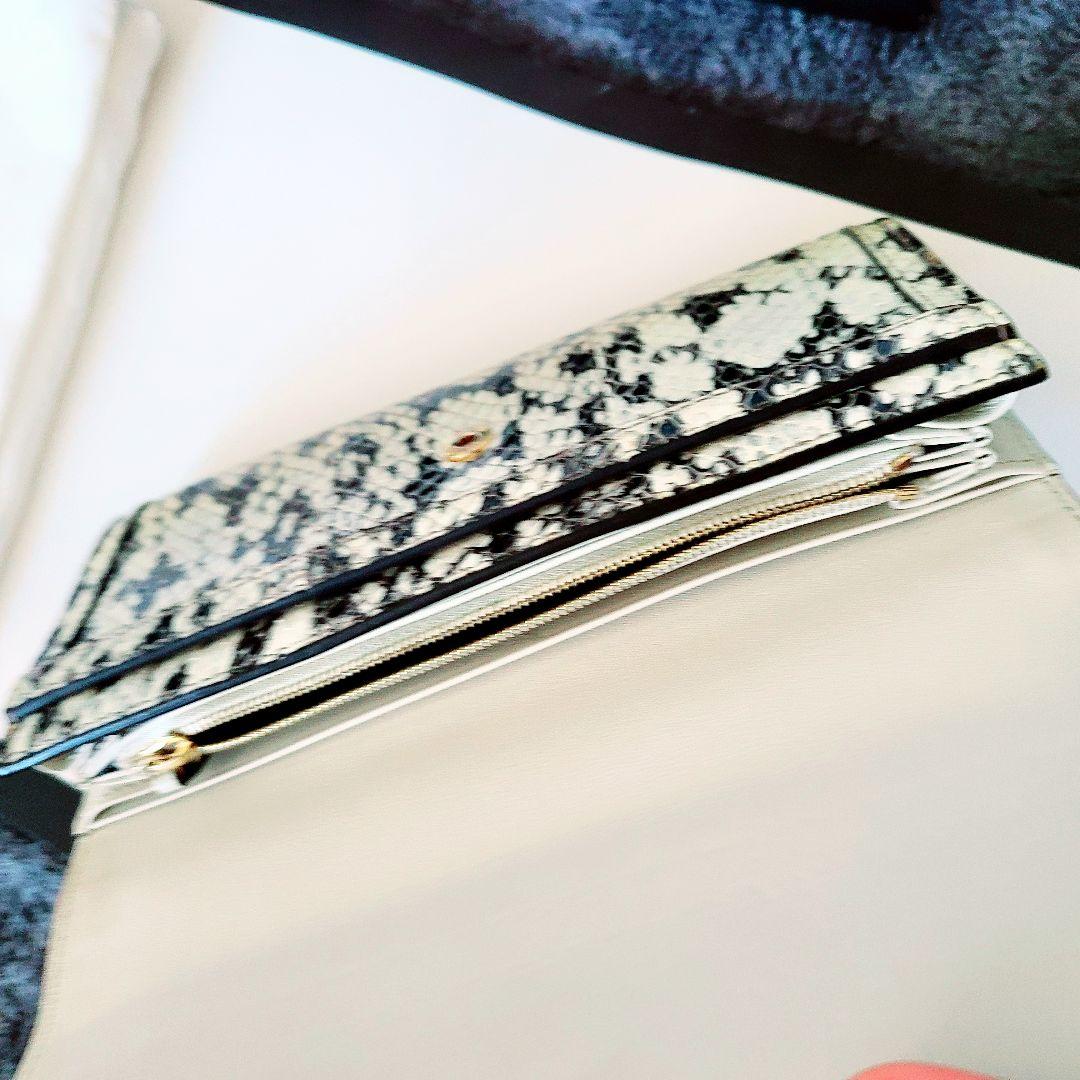 世*菓様 美品 GUCCI ヘビ柄 二つ折り財布　パイソン GUCCIパイソン長