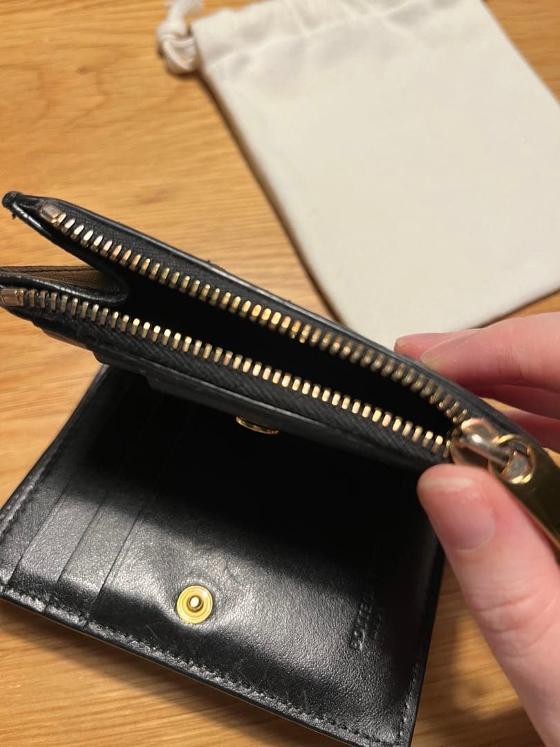 BOTTEGA VENETA ブラックレザー 二つ折り財布