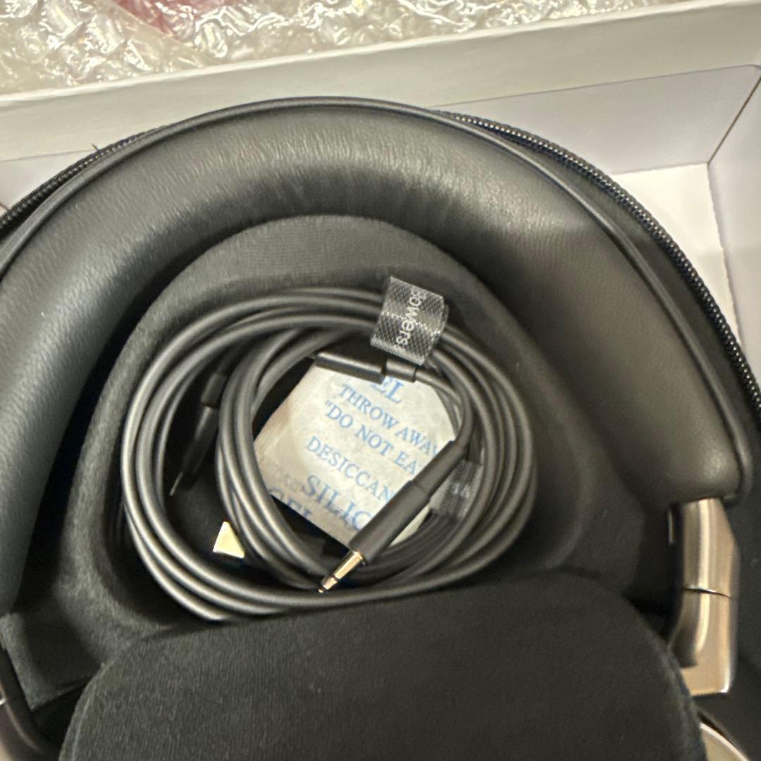 Bowers & Wilkins Px8 ワイヤレスヘッドフォン