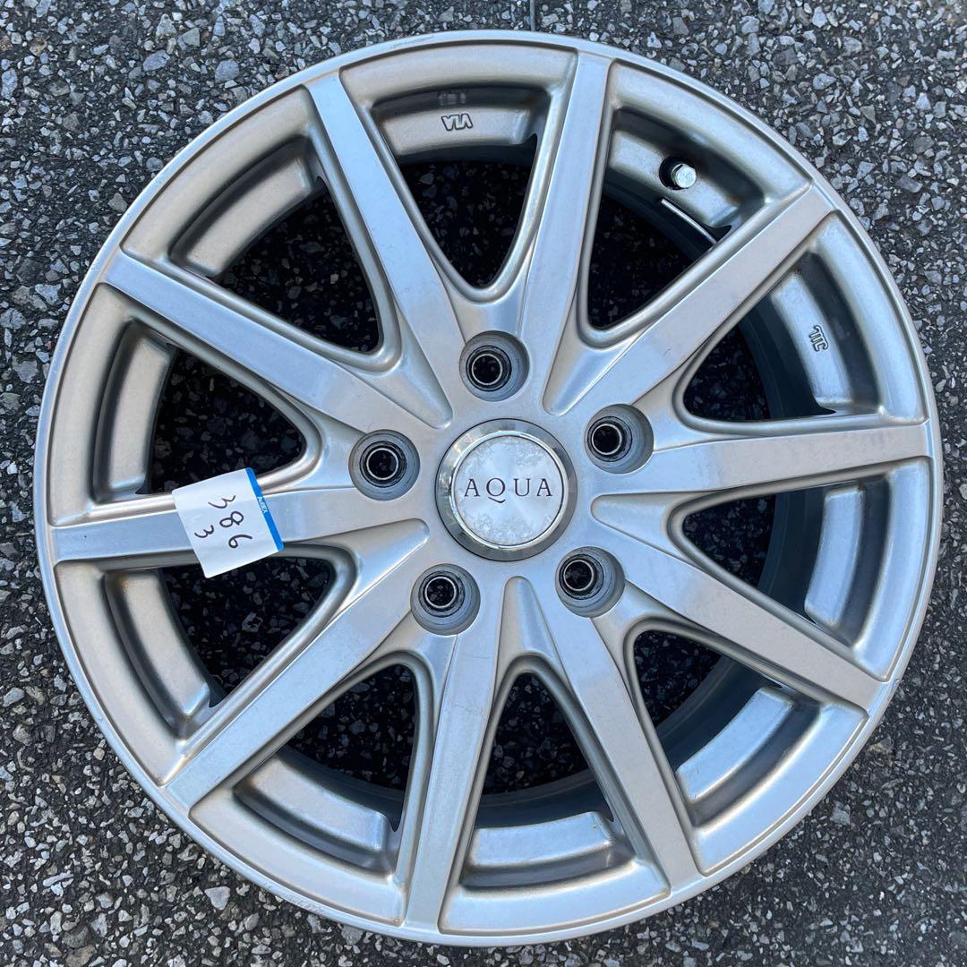 AQUA 15インチ 15x6J+52 114.3-5H 4本セット