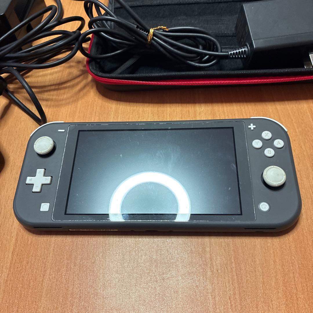 任天堂Switchライト、ケース、充電スタンド、他
