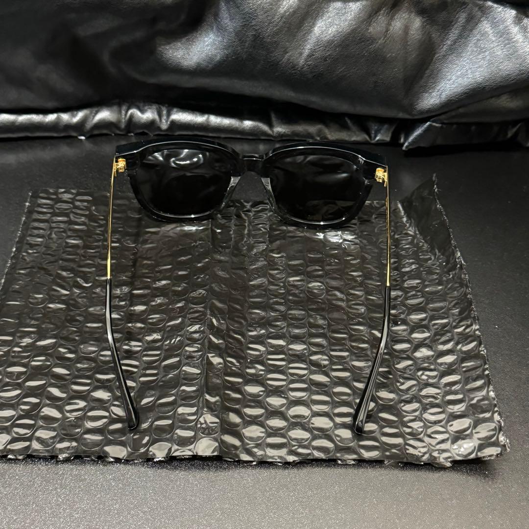 GENTLE MONSTER ABSENTE 01GD アブサント ジミン着用