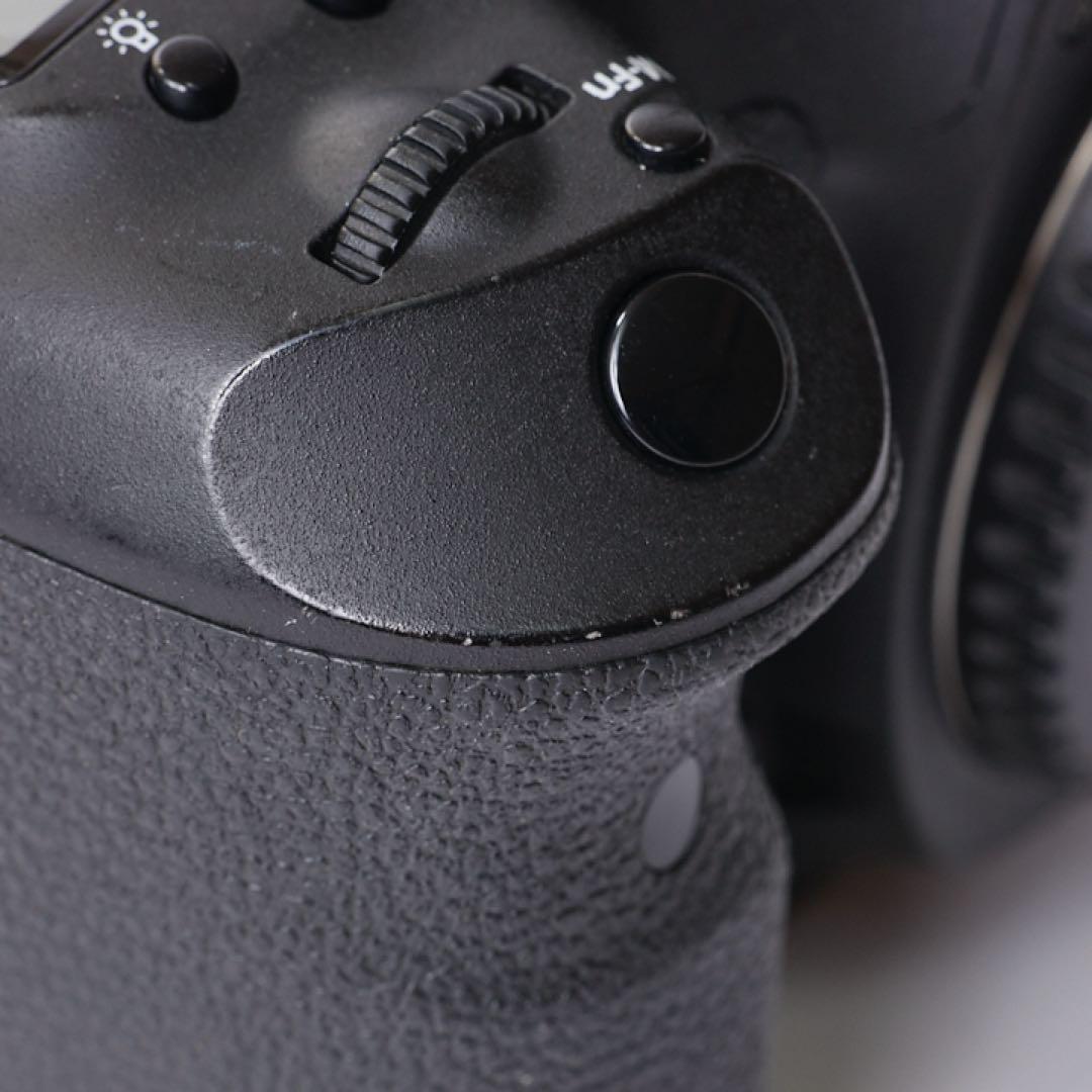 Canon EOS 5D Mark III 本体と付属品