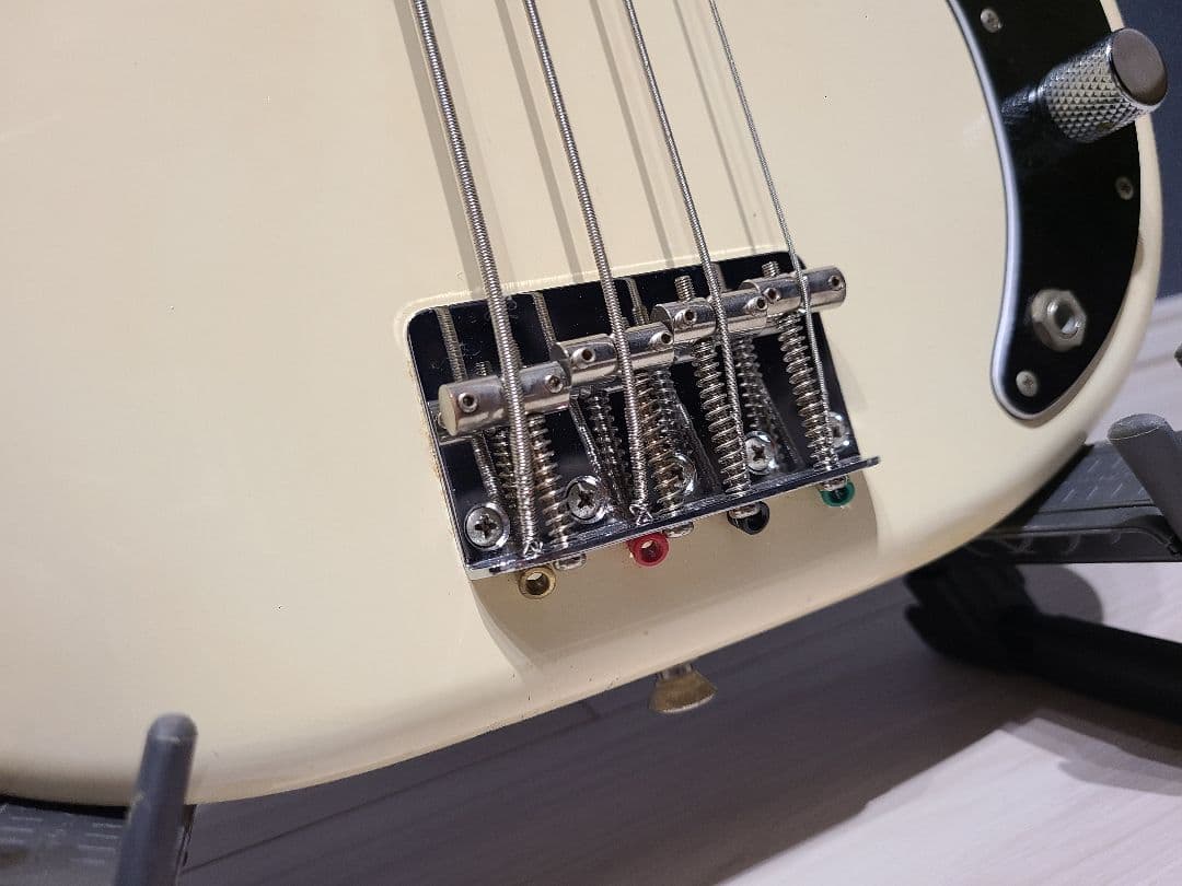 ベース Fender Japan PB70-70US OWH
