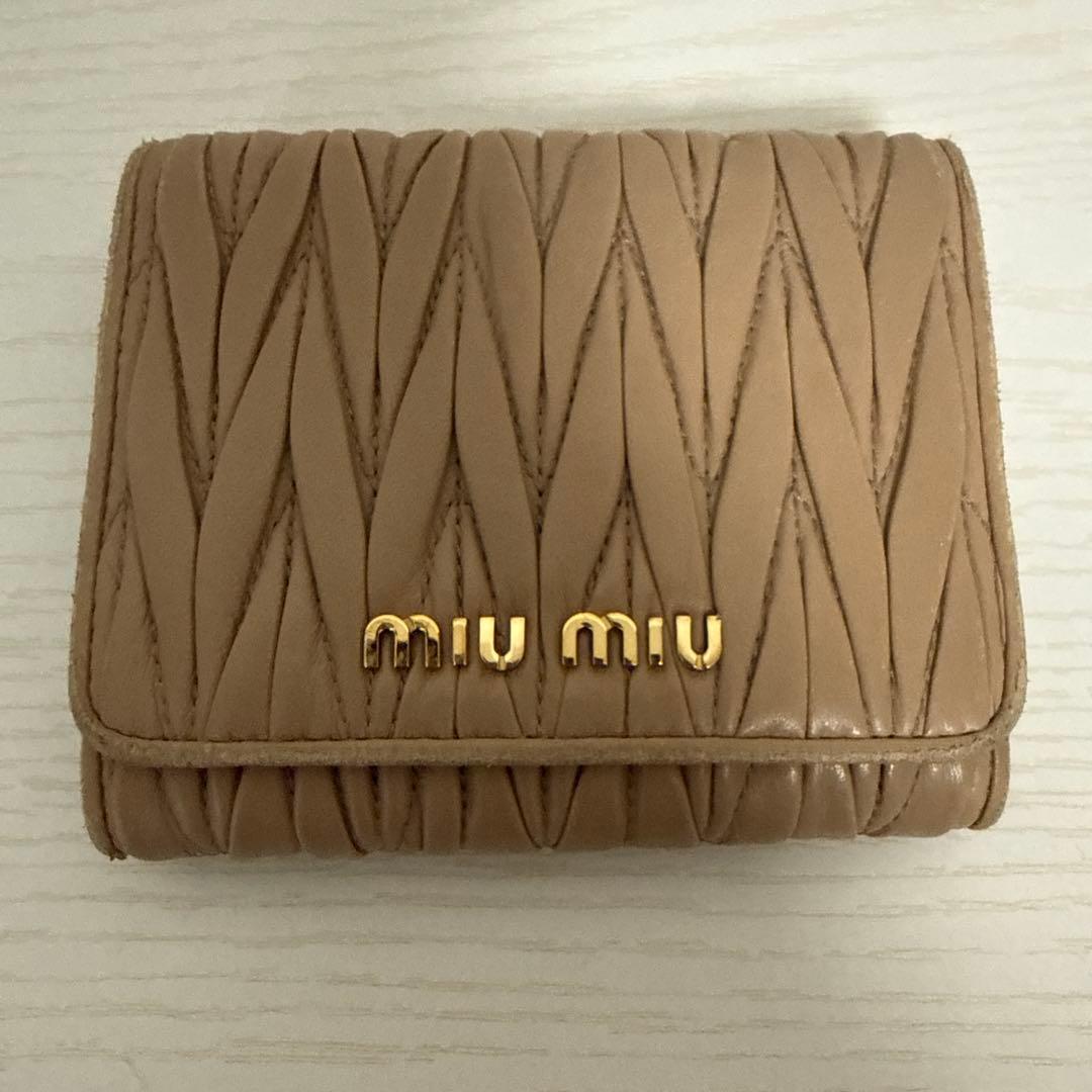 miumiu 財布 マテラッセ 3つ折り財布 ピンクベージュ