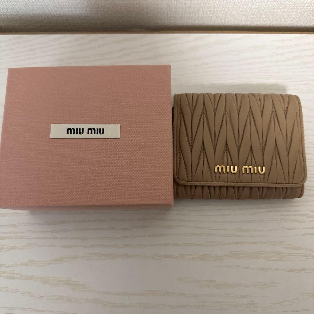 miumiu 財布 マテラッセ 3つ折り財布 ピンクベージュ