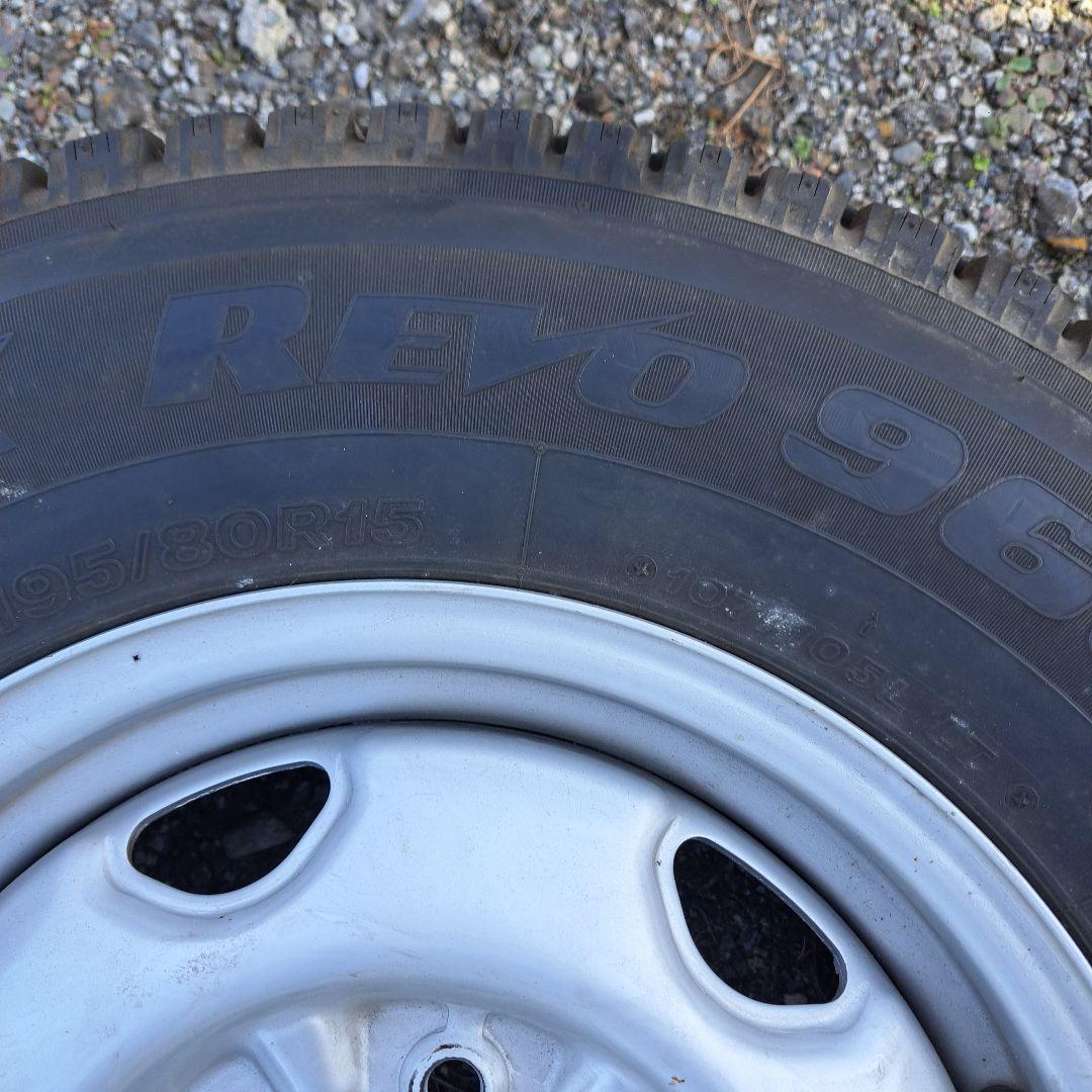 ブリジストン　スタッドレスタイヤ　195/80R15 ホイール付き