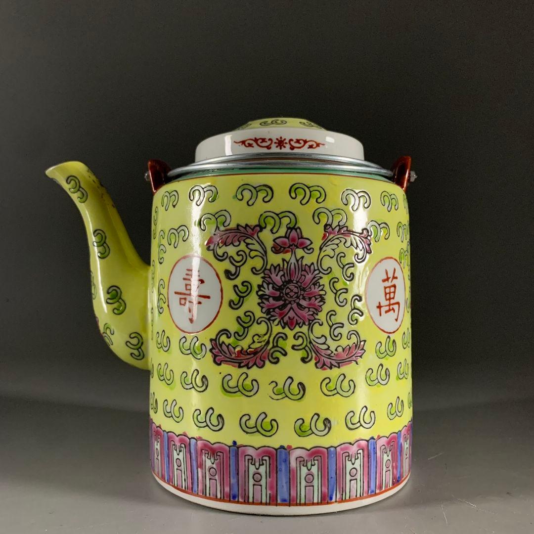景徳鎮 黄地万寿無疆提梁壺 茶壺 陶磁器 装飾品 現代工芸品 美術品 置物