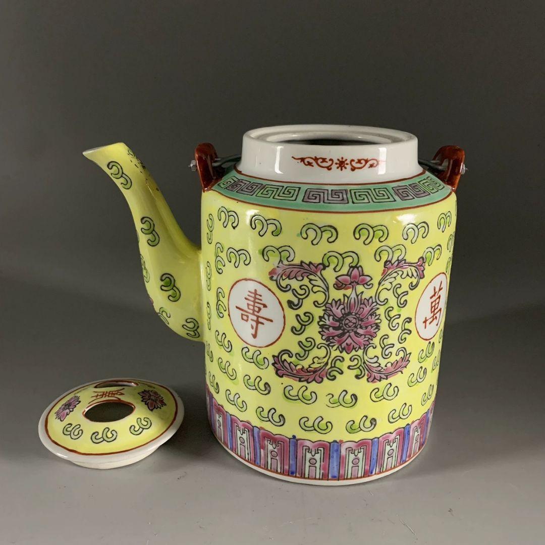 景徳鎮 黄地万寿無疆提梁壺 茶壺 陶磁器 装飾品 現代工芸品 美術品 置物