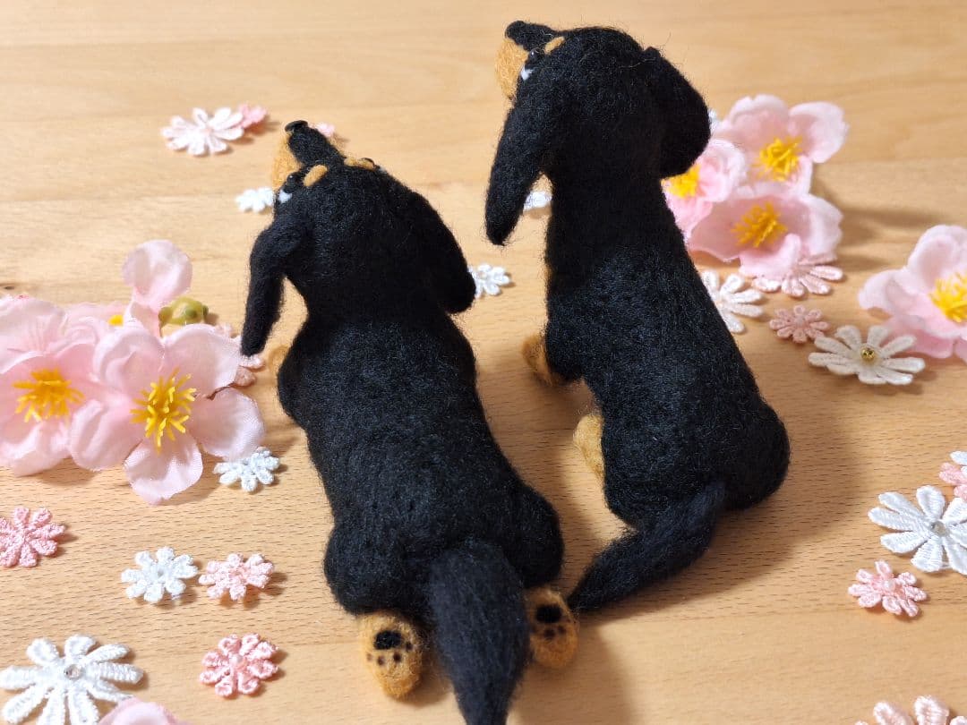 お座り ダックス ♪ ブラックタン 羊毛フェルト ぬいぐるみ 春
