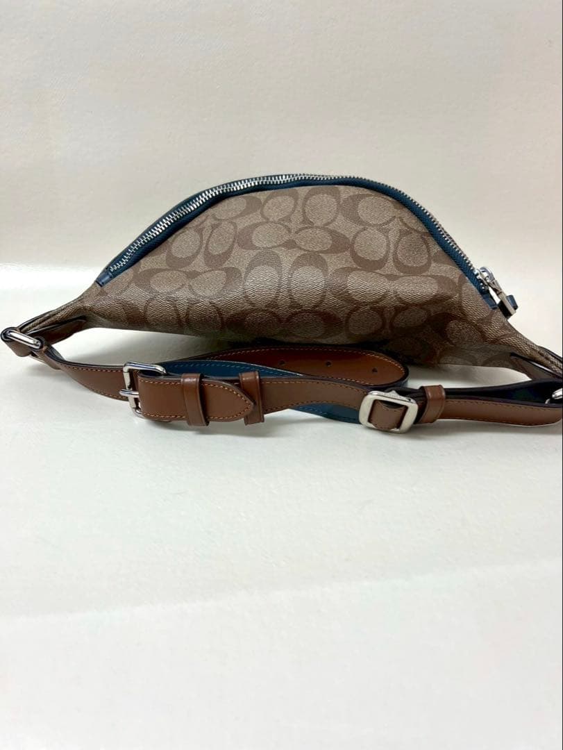 COACH ボディバッグ・ウエストポーチ ブラウン・マルチカラー