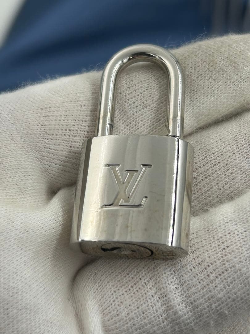 LOUIS VUITTON ルイ・ヴィトンカデナ　パドロック　シルバー　美品