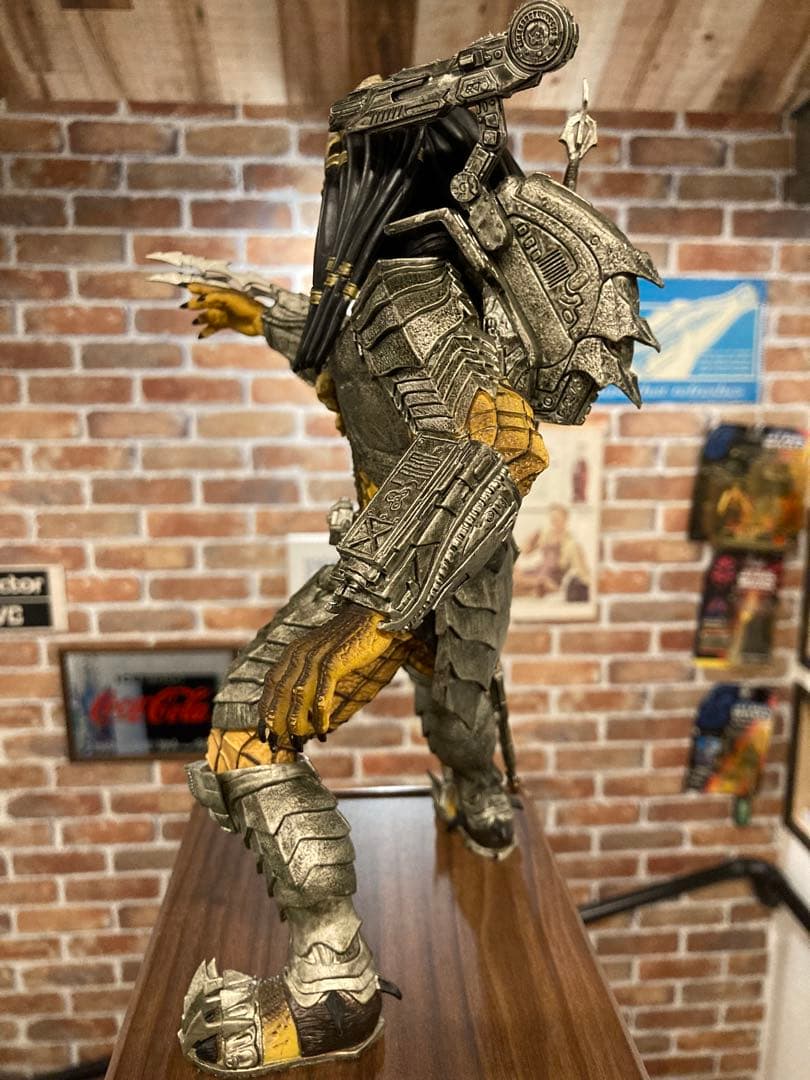 年末限定セールエイリアンVSプレデタープレデターリアルフィギュアリアル彩色AVP