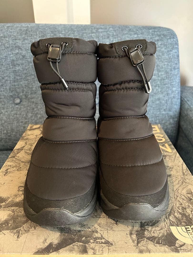 Nuptse Bootie WP VI Logo ヌプシ ブーティ 23cm