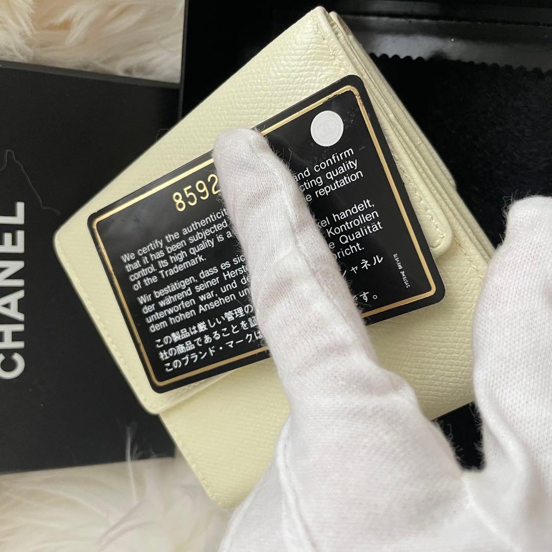 CHANEL シャネル 三つ折り 財布 ホワイト 白 ココボタン