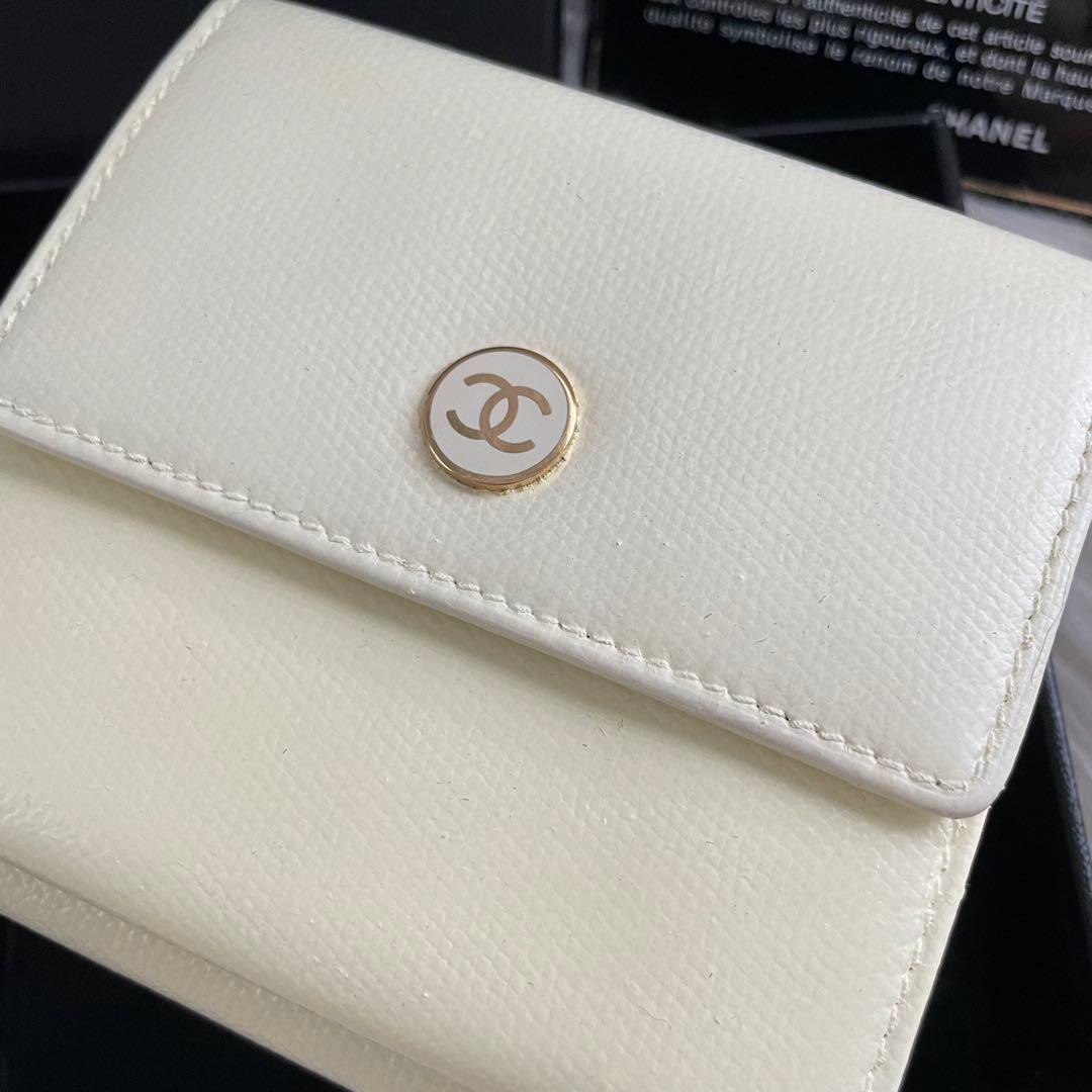CHANEL シャネル 三つ折り 財布 ホワイト 白 ココボタン