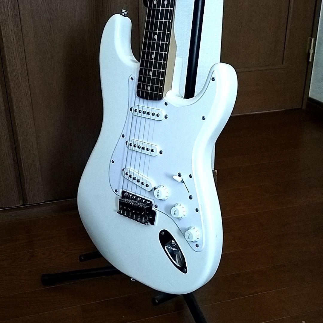 Squier by Fender Stratocaster　 ホワイト