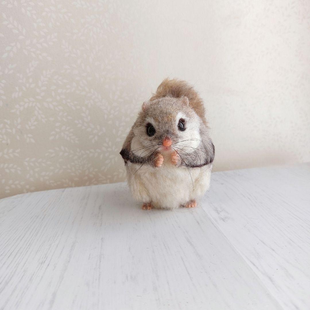 羊毛フェルト　エゾモモンガ