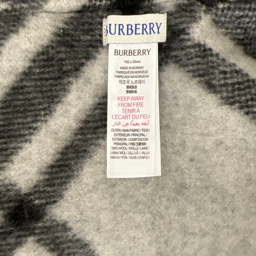 土日限定値下げ　BURBERRY チェック柄マフラー ブラック/ホワイト