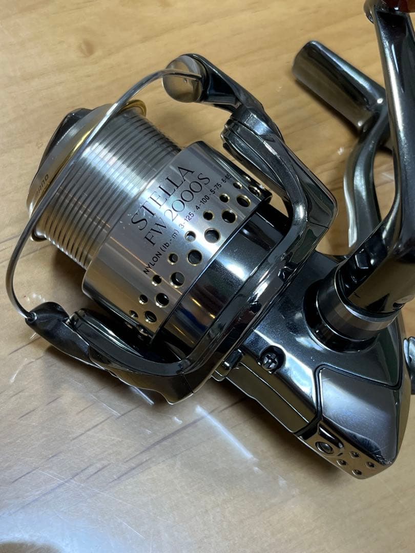シマノ 01ステラ FW 2000S わたらせ樹脂工房花梨ノブ付き
