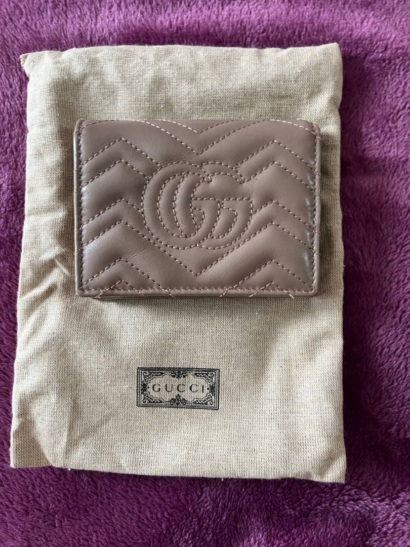 【美品】GUCCI ggマーモント　二つ折り財布　ピンクベージュ