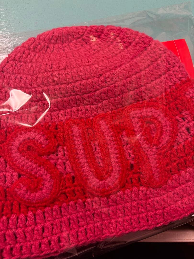 m*♡様 Supreme Crochet Logo Beanie ピンク　ステッ
