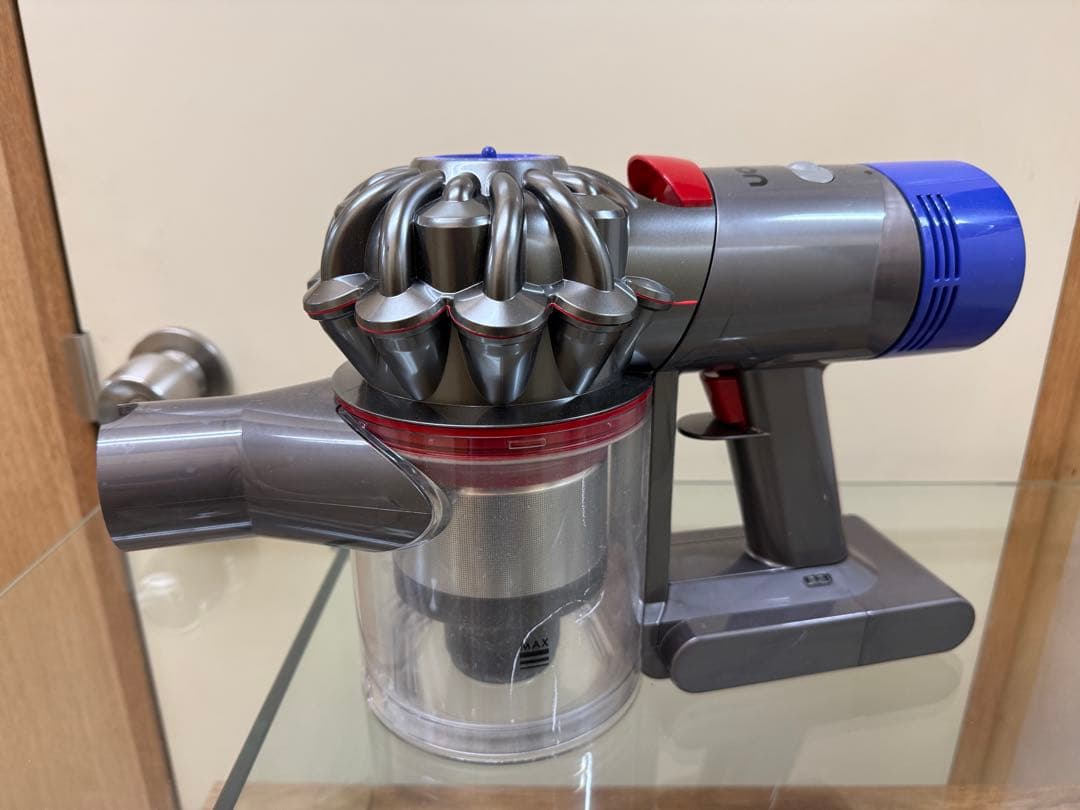 dyson v8 fluffy 本体 充電器・ノズル付き