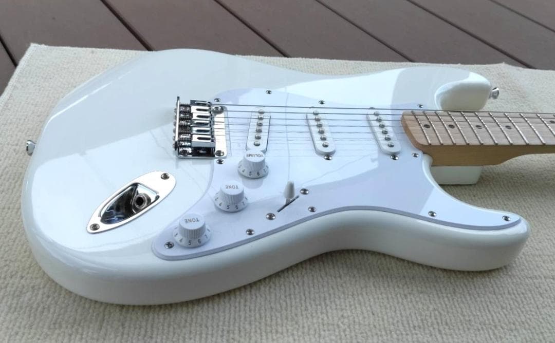 ギター Fender Squier Stratocaster Arctic White