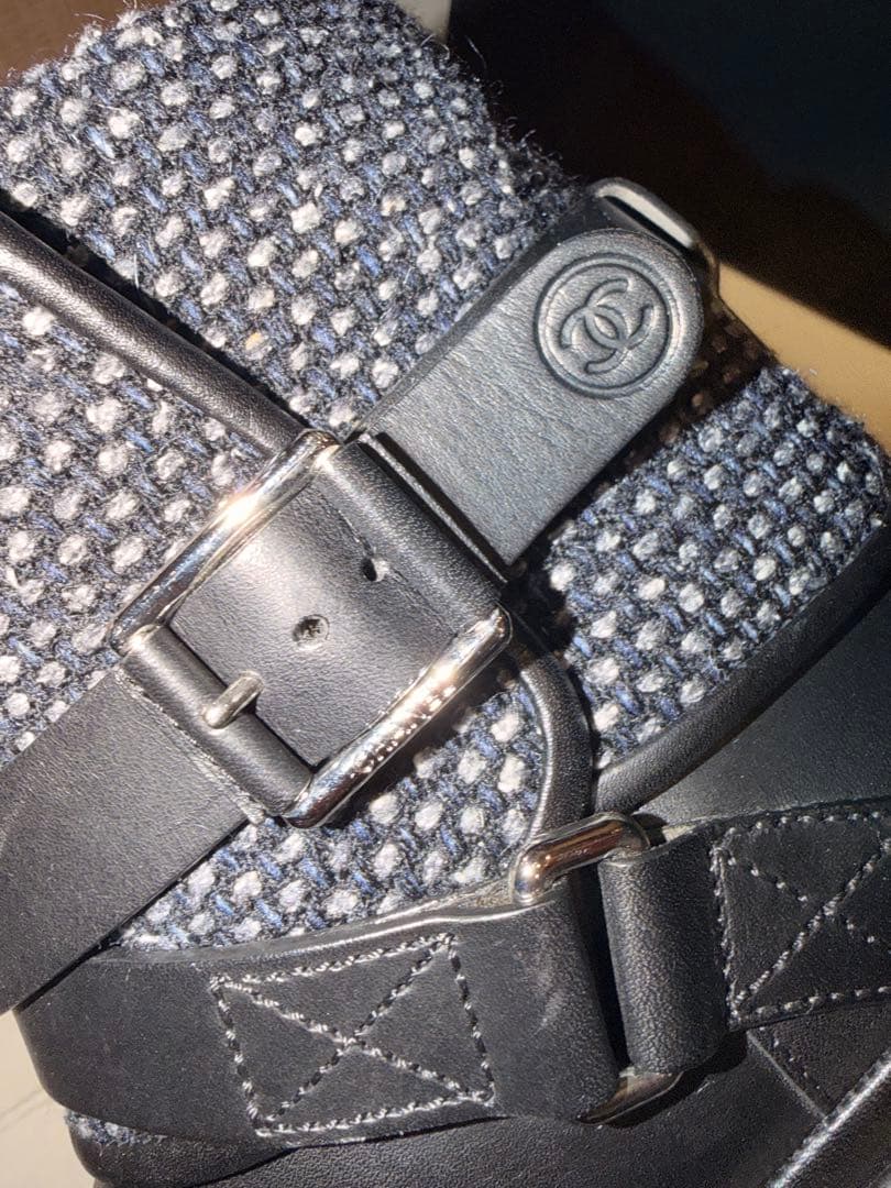 CHANEL エンジニアバックル付きブーツ ブラック/グレー
