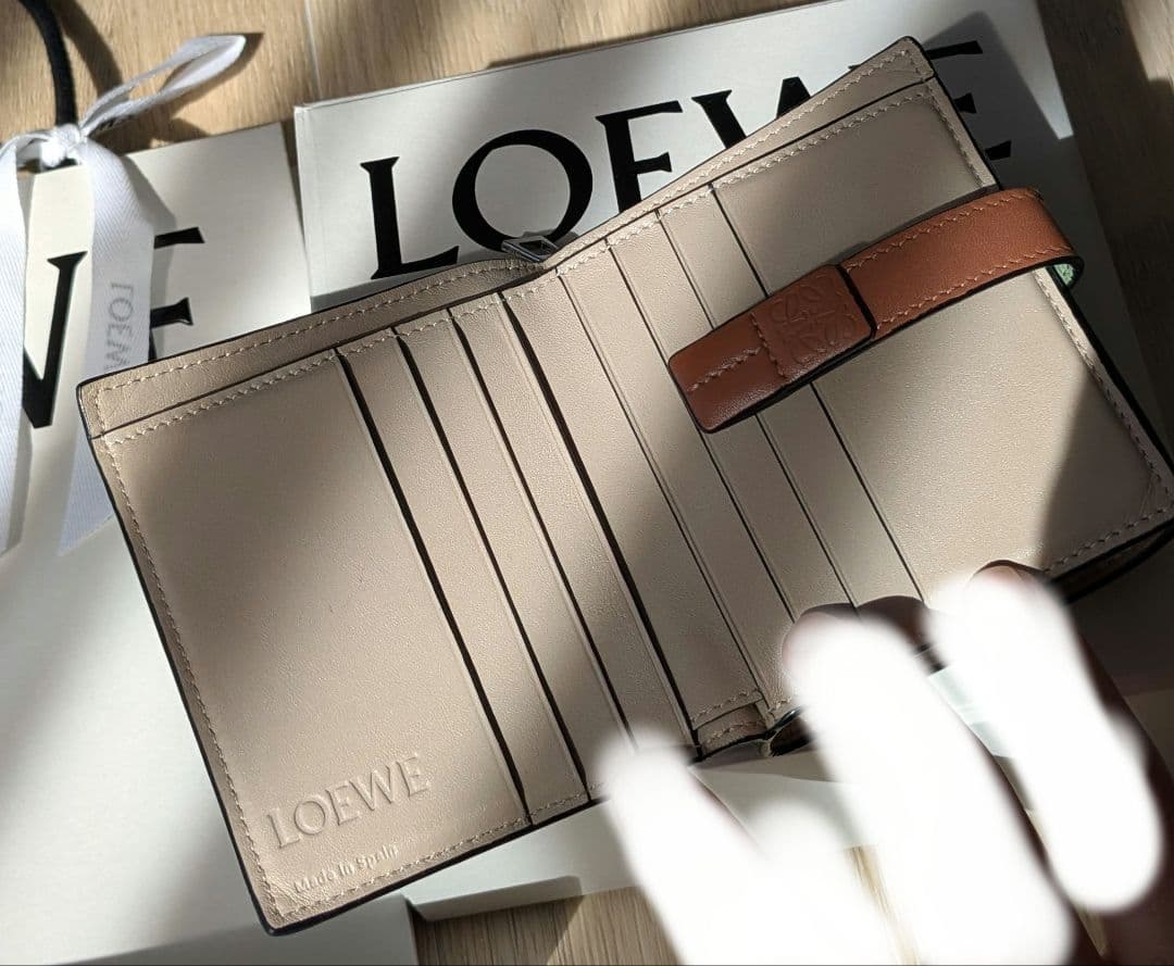 LOEWE 財布　グリーン　５日まで値下げ