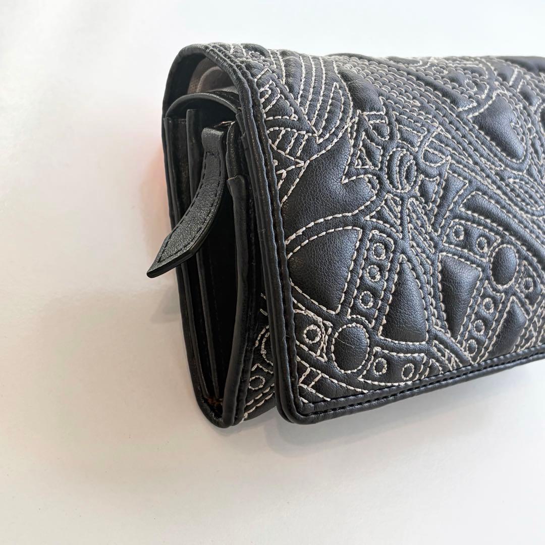 Vivienne Westwood長財布ウォレット　オーヴ　総刺繍　二つ折り財布