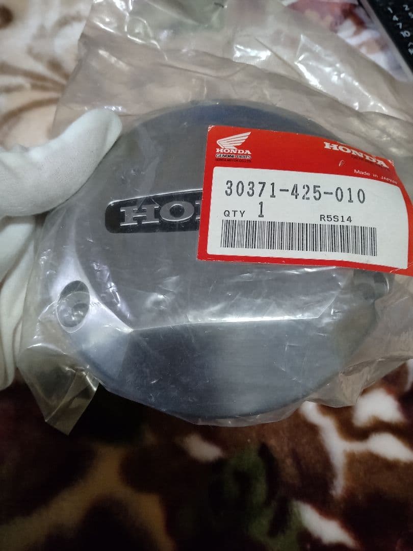新品未開封　CB750F　純正　ポイントカバー　HONDA エンジン部品