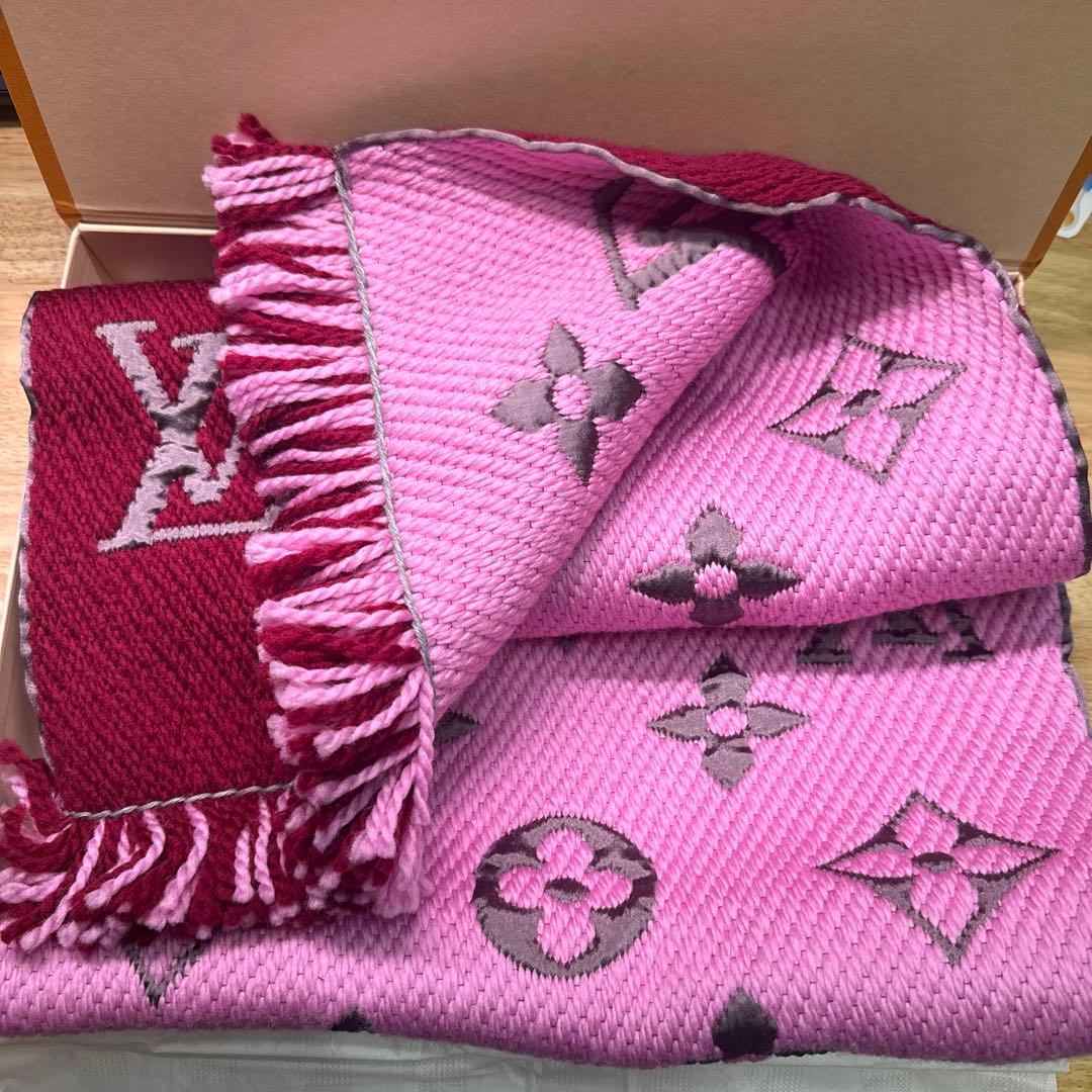 【即日発送】 Louis Vuitton ロゴマフラー 赤とピンク