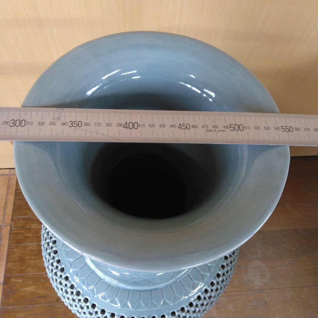 青磁陶器 大型壺 象の持ち手付き