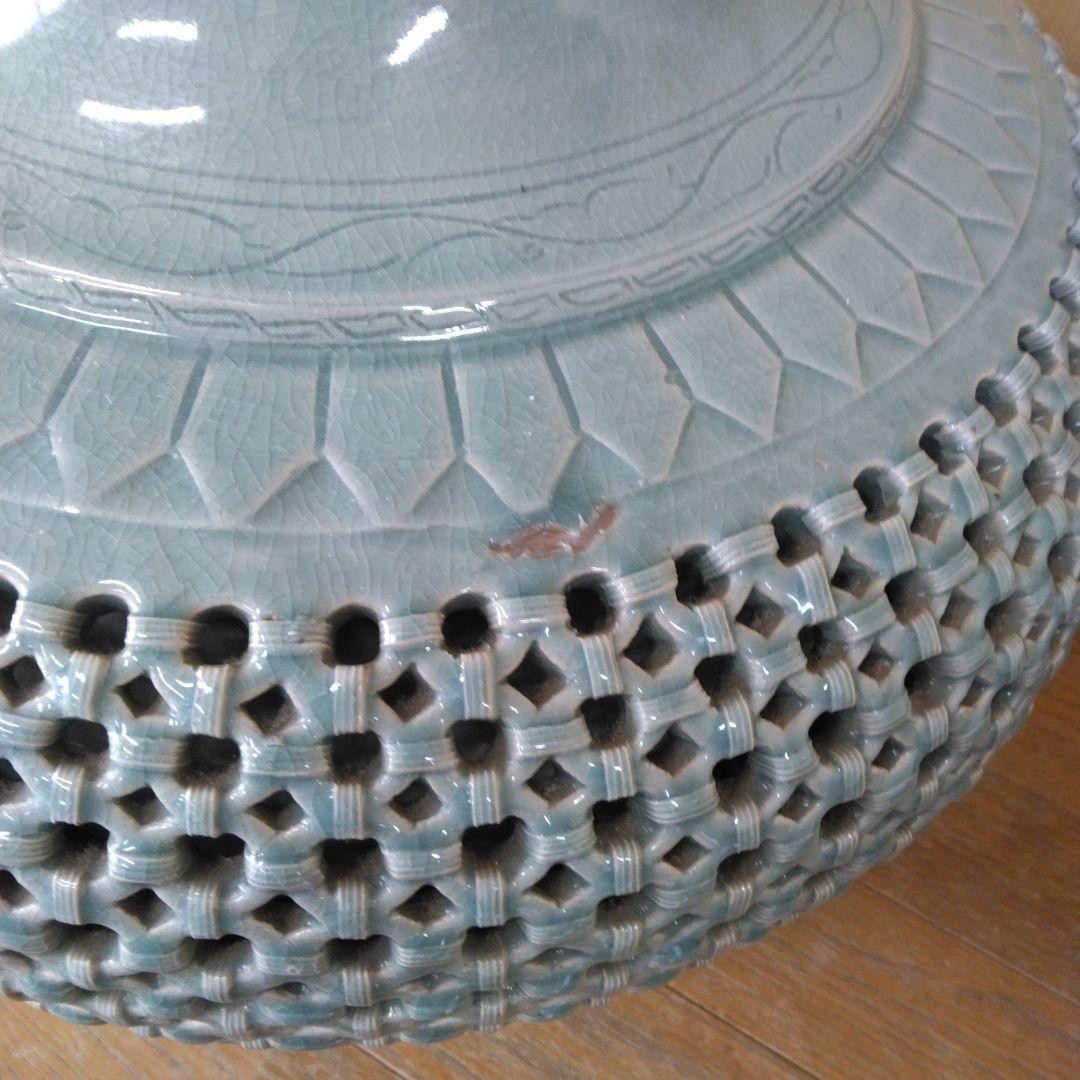 青磁陶器 大型壺 象の持ち手付き