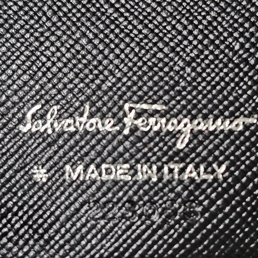 Salvatore Ferragamo ガンチーニ 二つ折り財布 ブラック