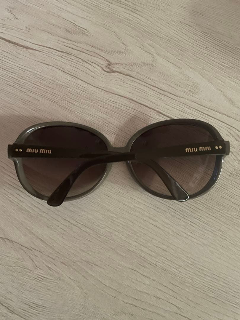 miu miu ベージュ系ラウンドサングラス