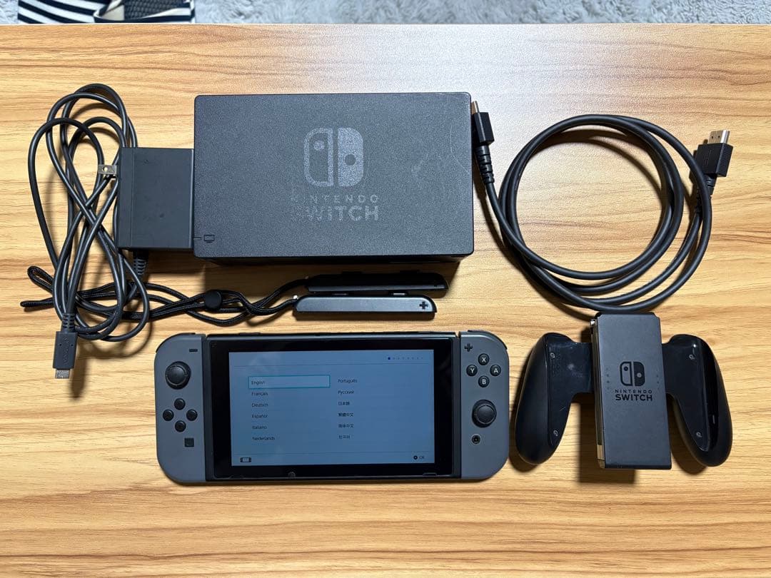 Nintendo Switch グレー 本体 付属品完備　液晶保護フィルム付