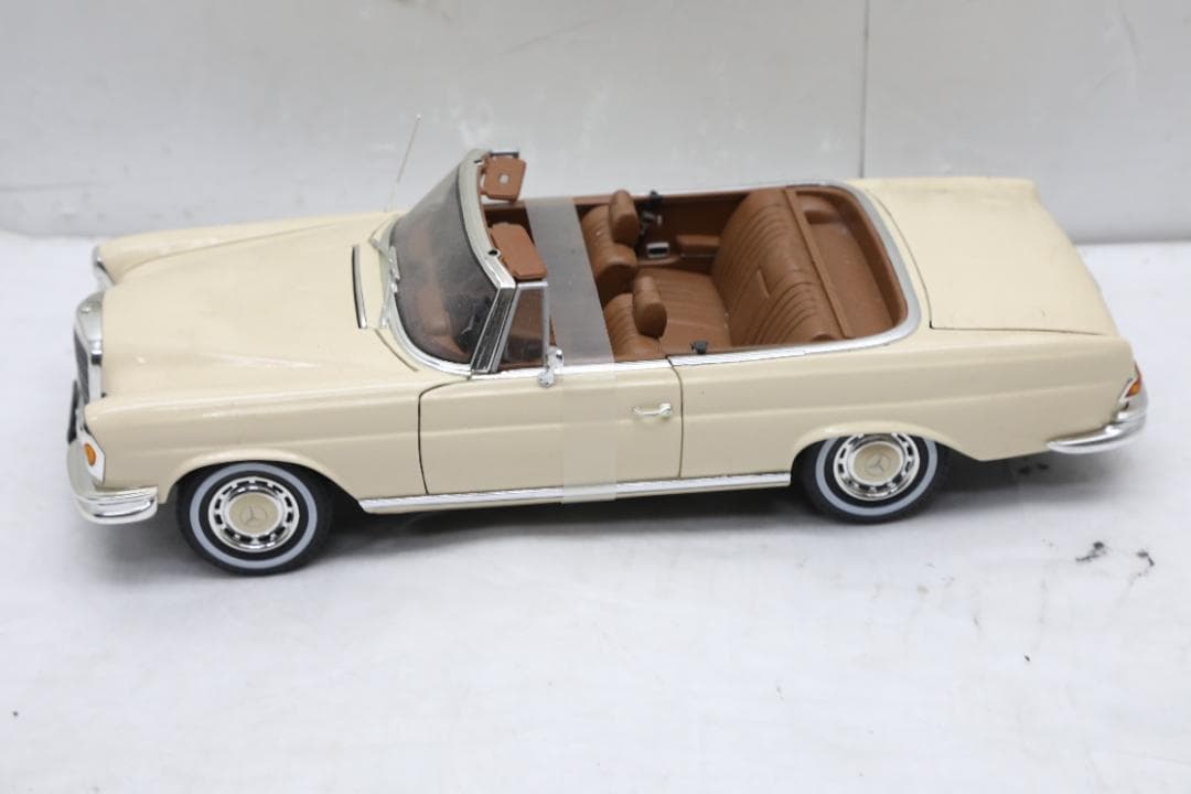 セ*カ様 メルセデス・ベンツ W111 280SE カブリオレ　ミニカー　　　#