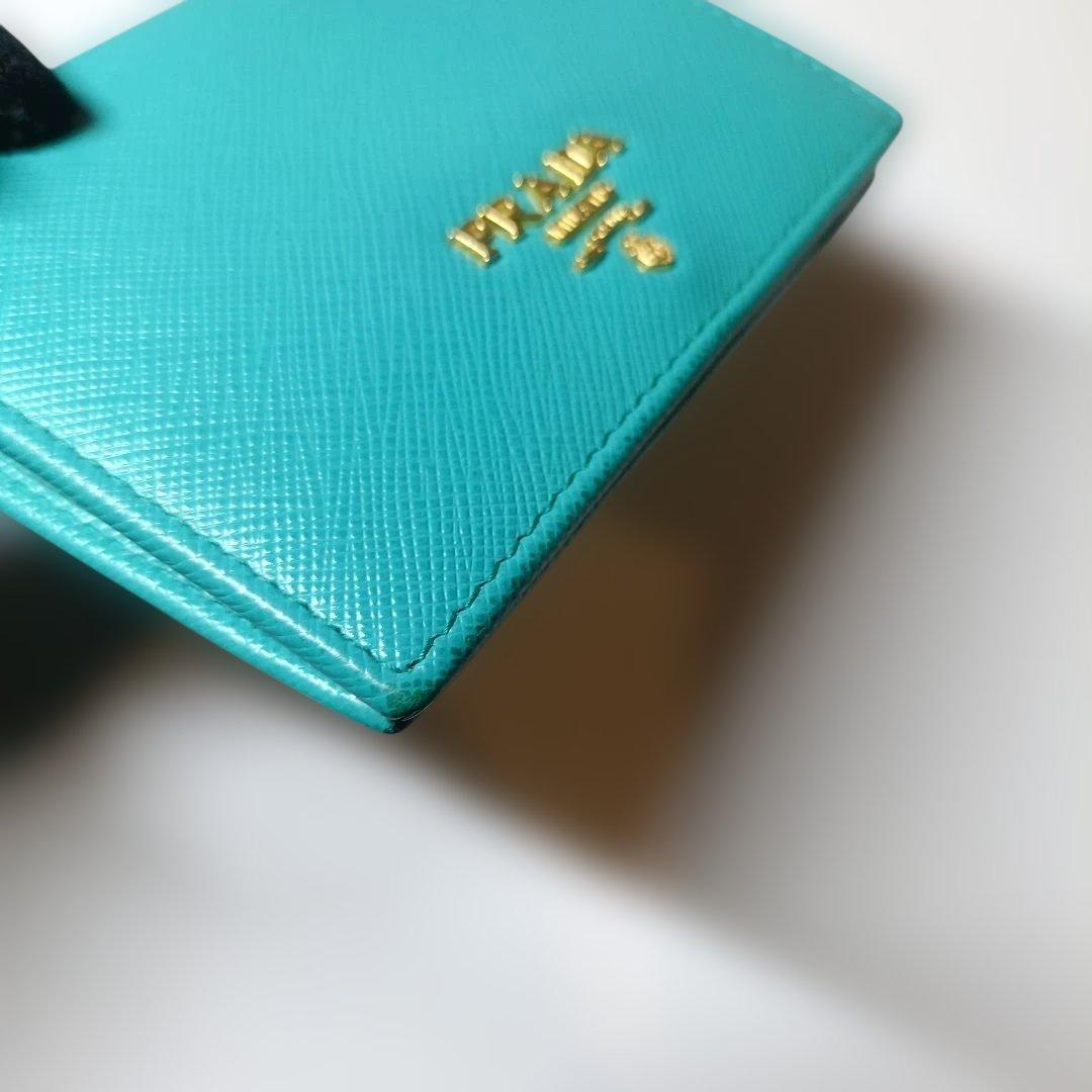 パ*ン様 PRADA ターコイズ 二つ折り財布