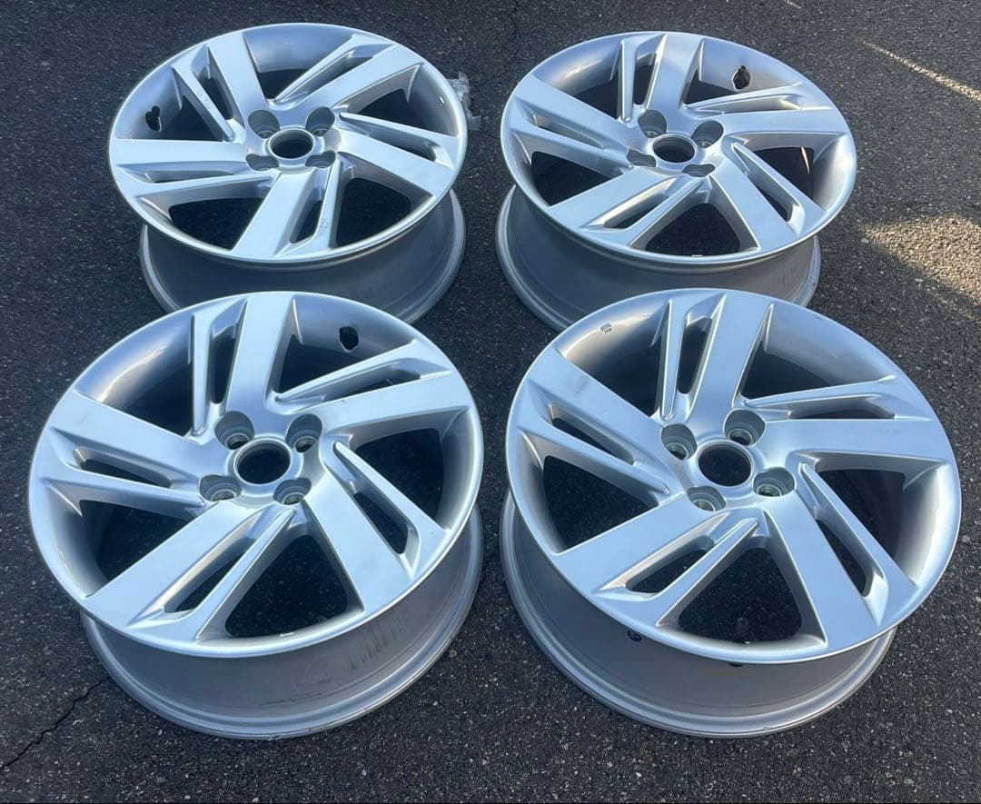 トヨタ ライズ 純正アルミ4本セット 純正ナット付属