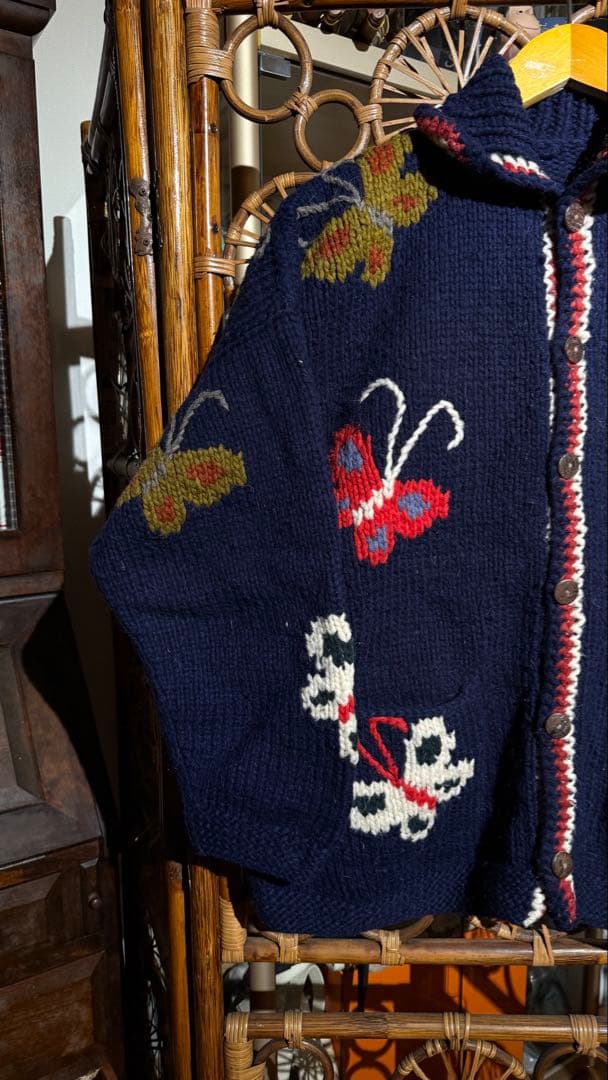Vintage蝶の刺繍入りネイビーのニットカーディガン