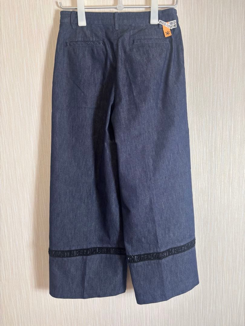 AUSTIN REED ロゴテープ入りデニムパンツ