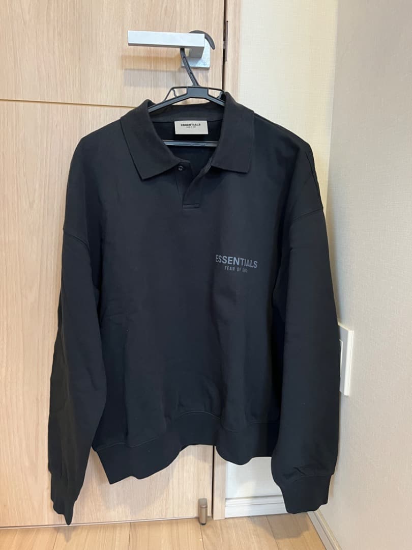 トップス ESSENTIALS