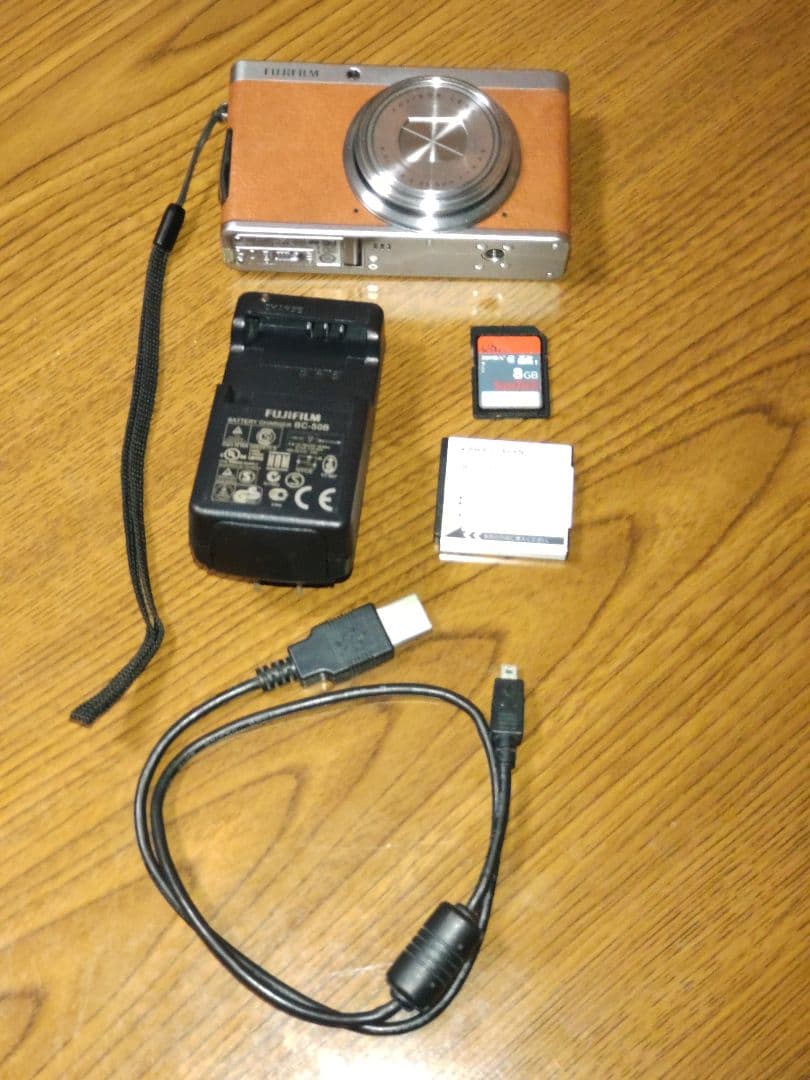 XF1 Fujifilm コンパクトデジタルカメラ（ジャンク）