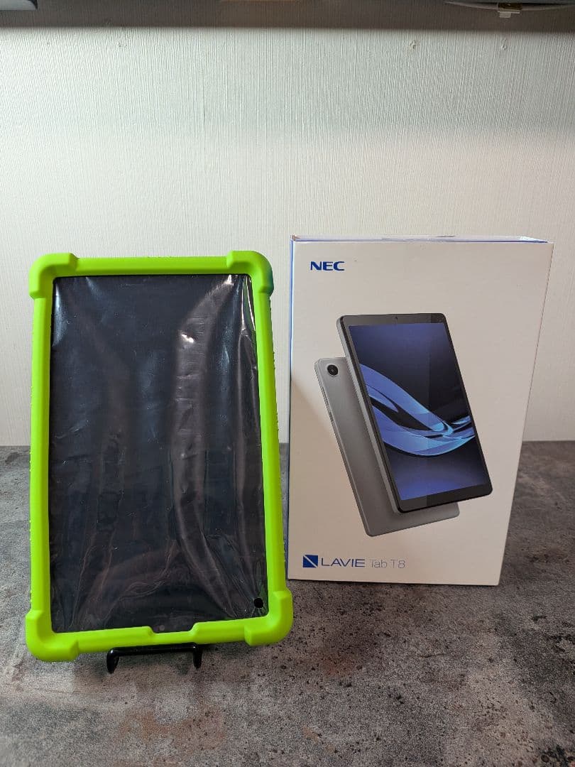 NEC LAVIE Tab T8 HD２とカバー付　ストレージ６４　メモリ４GB