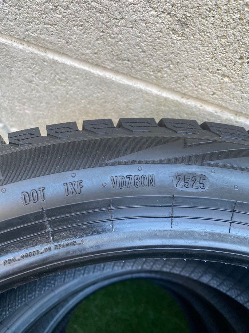 走行300㌔弱！ピレリ アイスゼロアシンメトリコ 245/40R18