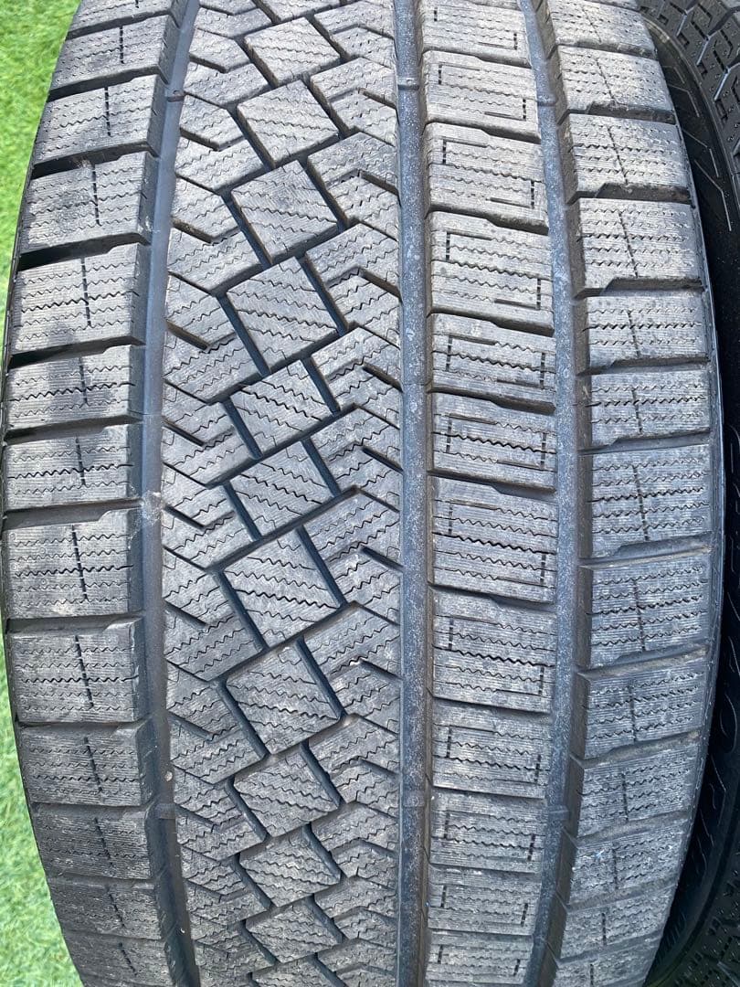 走行300㌔弱！ピレリ アイスゼロアシンメトリコ 245/40R18