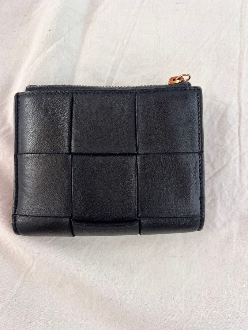 美品！！ BOTTEGA VENETA カセット ブラックレザー二つ折り財布
